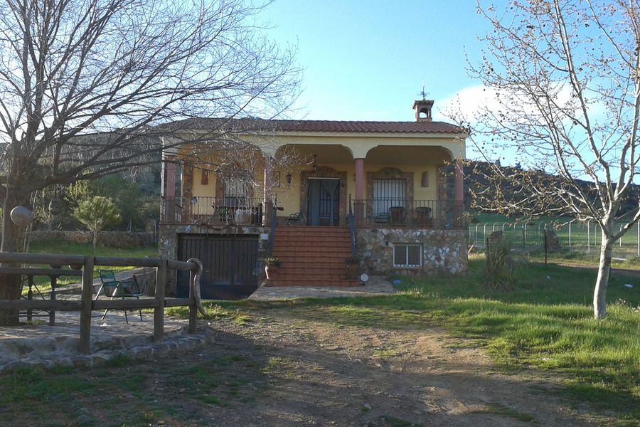 Casa Rural Huerta Regajo Lobo Fuenlabrada de los Montes